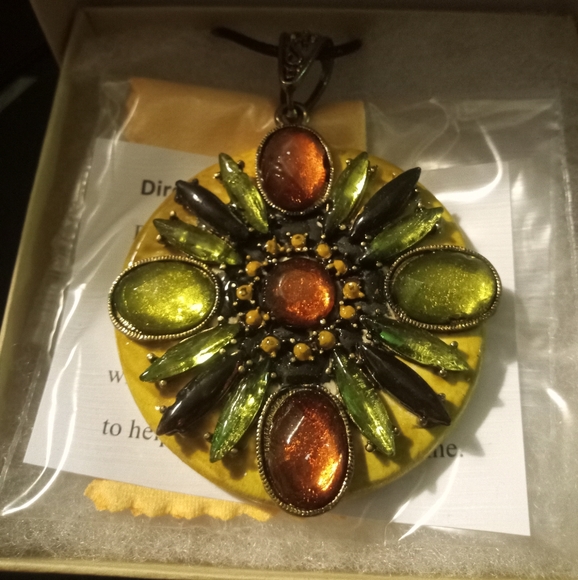 Pendant - Picture 1 of 1